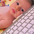 Au Royaume-Uni, 1 bébé sur 8 est déjà connecté sur les réseaux sociaux