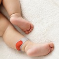Des bébés bientôt sous bracelets électroniques ?
