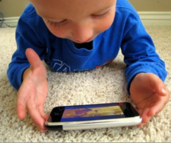 Les enfants sont les premiers utilisateurs de tablettes et smartphones