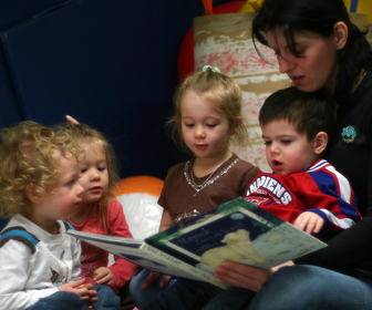 Québec : le rôle important des éducatrices à la petite enfance
