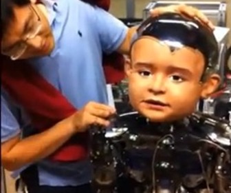 Un bébé robot pour comprendre les émotions